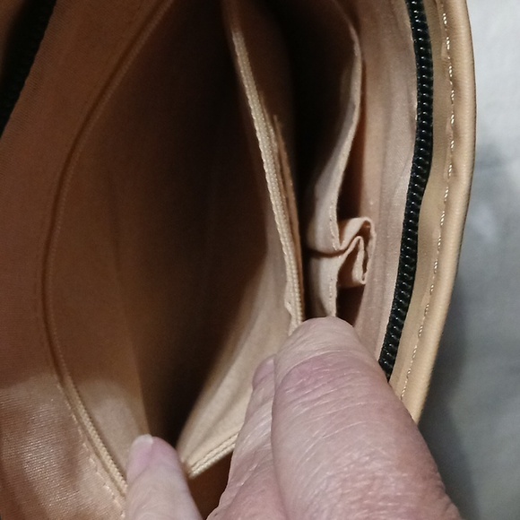 ST. THOMAS BAY- Red, White, Black Shoulder Bag - Picture 5 of 7